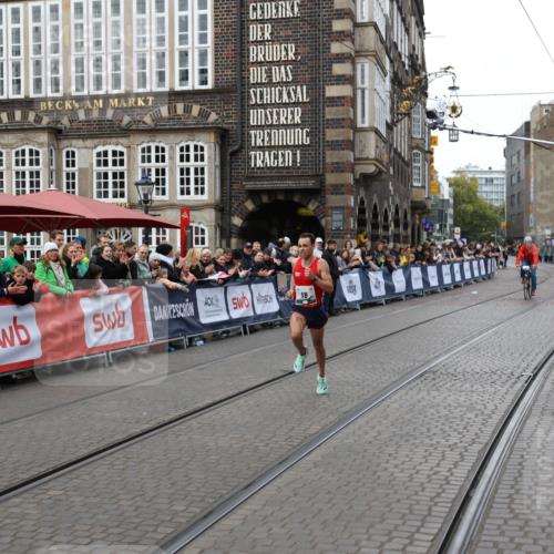 05.10.2025 - 20. swb-Marathon Bremen Yannick Fuchs http://msf.ph/oto/9279370 05.10.2025 12:42:40 Ziel 18, 1117 meine-sportfotos.de