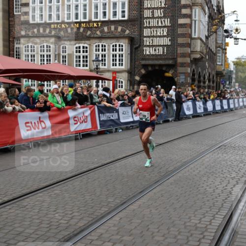 05.10.2025 - 20. swb-Marathon Bremen Yannick Fuchs http://msf.ph/oto/9279381 05.10.2025 12:42:40 Ziel 18, 1117 meine-sportfotos.de