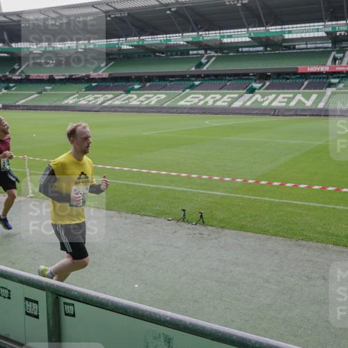 05.10.2025 - 20. swb-Marathon Bremen Michael Burmester http://msf.ph/oto/9279390 05.10.2025 13:00:58 Laufen im Stadion 52, 58, 72, 156, 283, 440, 488, 498, 575, 694, 1017, 1082, 1116, 1182, 1238, 1273, 1423, 1471, 1968, 1973, 1998, 2007, 2196, 2235, 2330, 2369, 2446, 2504, 2661, 2668, 2706, 2712, 2745, 2806, 2822, 2995, 3160, 3209, 3237, 3293, 3360, 3604, 3605, 3979, 4034, 4035, 4128, 4202, 4216, 4263, 4329, 4502, 4661, 4788, 5011, 5048, 5080, 5121, 5183, 5272, 5329, 5414, 5610, 5663, 5727, 5752, 5836, 5841, 5985, 6027, 6057, 6082, 6440, 6523, 6704, 47, 271, 491, 1606, 1806, 2518, 2915 meine-sportfotos.de