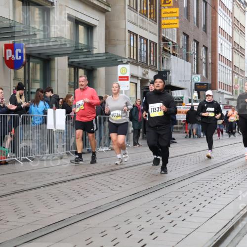 05.10.2025 - 20. swb-Marathon Bremen Strokosch-Dieckow http://msf.ph/oto/9279391 05.10.2025 11:15:49 Ziel 7109, 7110, 8476, 9640, 9679, 10220, 10339, 10340, 10355, 10564, 10635, 10831, 10846, 11247, 11331, 11375, 11378, 7109, 7110, 8476, 9640, 9679, 10220, 10339, 10340, 10355, 10564, 10635, 10831, 10846, 11247, 11331, 11375, 11378 meine-sportfotos.de