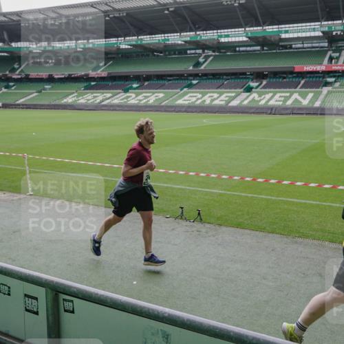 05.10.2025 - 20. swb-Marathon Bremen Michael Burmester http://msf.ph/oto/9279396 05.10.2025 13:00:59 Laufen im Stadion 52, 58, 72, 156, 283, 440, 488, 498, 575, 694, 1017, 1082, 1116, 1182, 1238, 1273, 1423, 1471, 1968, 1973, 1998, 2007, 2196, 2235, 2330, 2369, 2446, 2504, 2661, 2668, 2706, 2712, 2745, 2806, 2822, 2995, 3160, 3209, 3237, 3293, 3360, 3604, 3605, 3979, 4034, 4035, 4128, 4202, 4216, 4263, 4329, 4502, 4661, 4788, 5011, 5048, 5080, 5121, 5183, 5272, 5329, 5414, 5610, 5663, 5727, 5752, 5836, 5841, 5985, 6027, 6057, 6082, 6440, 6523, 6704, 47, 271, 283, 491, 1606, 1806, 2518, 2915 meine-sportfotos.de