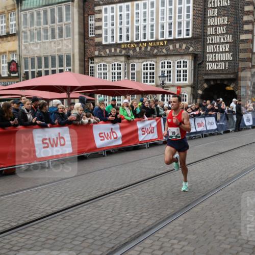 05.10.2025 - 20. swb-Marathon Bremen Yannick Fuchs http://msf.ph/oto/9279401 05.10.2025 12:42:41 Ziel 18, 1117 meine-sportfotos.de