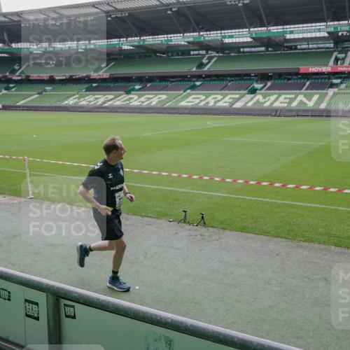 05.10.2025 - 20. swb-Marathon Bremen Michael Burmester http://msf.ph/oto/9279402 05.10.2025 13:01:01 Laufen im Stadion 52, 58, 72, 156, 335, 440, 488, 498, 575, 694, 1017, 1082, 1116, 1182, 1238, 1273, 1423, 1471, 1968, 1973, 1998, 2007, 2196, 2235, 2330, 2369, 2446, 2504, 2661, 2668, 2706, 2712, 2745, 2806, 2822, 2995, 3160, 3209, 3293, 3360, 3604, 3605, 3979, 4034, 4035, 4128, 4202, 4216, 4263, 4329, 4502, 4661, 4788, 5011, 5048, 5080, 5121, 5150, 5183, 5272, 5329, 5414, 5610, 5663, 5727, 5752, 5836, 5841, 5985, 6027, 6057, 6082, 6440, 6523, 6704, 47, 271, 283, 491, 1606, 1806, 2518, 2915 meine-sportfotos.de