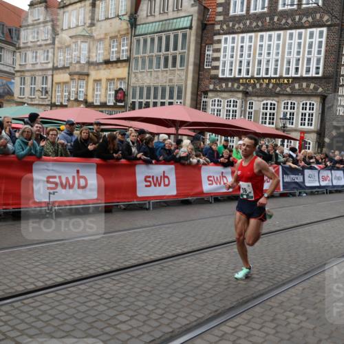 05.10.2025 - 20. swb-Marathon Bremen Yannick Fuchs http://msf.ph/oto/9279407 05.10.2025 12:42:41 Ziel 18, 1117 meine-sportfotos.de