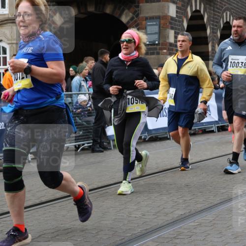 05.10.2025 - 20. swb-Marathon Bremen Strokosch-Dieckow http://msf.ph/oto/9279410 05.10.2025 11:13:59 Ziel 9012, 9342, 9631, 9667, 10000, 10036, 10512, 10721, 11541, 11548 meine-sportfotos.de
