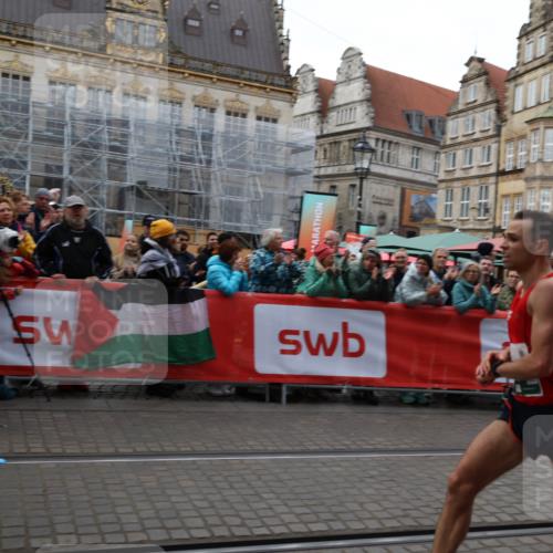 05.10.2025 - 20. swb-Marathon Bremen Yannick Fuchs http://msf.ph/oto/9279425 05.10.2025 12:42:41 Ziel 18, 1117 meine-sportfotos.de