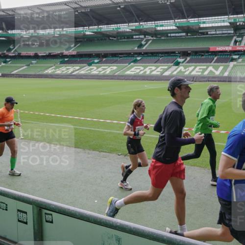 05.10.2025 - 20. swb-Marathon Bremen Michael Burmester http://msf.ph/oto/9279430 05.10.2025 13:01:04 Laufen im Stadion 52, 58, 72, 156, 335, 440, 488, 498, 575, 1017, 1082, 1116, 1182, 1238, 1273, 1423, 1471, 1968, 1973, 1998, 2007, 2196, 2235, 2330, 2369, 2433, 2446, 2504, 2661, 2668, 2706, 2712, 2806, 2822, 2995, 3160, 3209, 3293, 3360, 3604, 3605, 3979, 4034, 4035, 4128, 4216, 4263, 4329, 4502, 4788, 5011, 5048, 5080, 5121, 5150, 5183, 5272, 5329, 5414, 5610, 5663, 5727, 5752, 5836, 5841, 5985, 6027, 6057, 6082, 6440, 6523, 6704, 47, 271, 283, 491, 694, 1606, 1806, 2518, 2745, 2915 meine-sportfotos.de