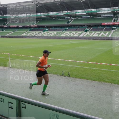 05.10.2025 - 20. swb-Marathon Bremen Michael Burmester http://msf.ph/oto/9279439 05.10.2025 13:01:05 Laufen im Stadion 52, 58, 72, 156, 335, 440, 488, 498, 575, 1017, 1082, 1116, 1182, 1238, 1273, 1423, 1471, 1968, 1973, 1998, 2007, 2196, 2235, 2330, 2369, 2433, 2446, 2504, 2661, 2668, 2706, 2712, 2806, 2822, 2995, 3160, 3209, 3293, 3360, 3604, 3605, 3877, 3979, 4034, 4035, 4128, 4216, 4263, 4329, 4502, 4788, 5011, 5048, 5080, 5121, 5150, 5183, 5272, 5329, 5414, 5610, 5663, 5727, 5752, 5836, 5841, 5985, 6027, 6057, 6082, 6440, 6523, 6704, 47, 271, 283, 491, 694, 1606, 1806, 2518, 2745, 2915 meine-sportfotos.de