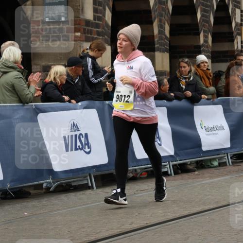 05.10.2025 - 20. swb-Marathon Bremen Strokosch-Dieckow http://msf.ph/oto/9279445 05.10.2025 11:14:02 Ziel 9012, 9342, 9380, 9631, 10000, 10036, 10491, 10512, 10721, 11036, 11541, 11548 meine-sportfotos.de