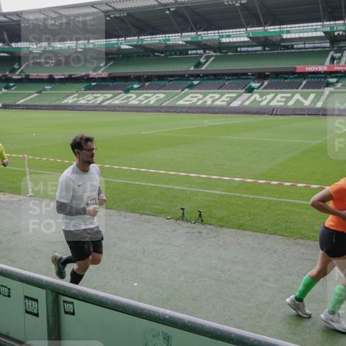 05.10.2025 - 20. swb-Marathon Bremen Michael Burmester http://msf.ph/oto/9279447 05.10.2025 13:01:06 Laufen im Stadion 52, 58, 72, 156, 335, 440, 488, 498, 575, 1017, 1082, 1116, 1182, 1238, 1273, 1423, 1471, 1968, 1973, 1998, 2007, 2196, 2235, 2330, 2369, 2433, 2446, 2504, 2661, 2668, 2706, 2712, 2806, 2822, 2995, 3209, 3293, 3360, 3604, 3605, 3877, 3979, 4034, 4035, 4128, 4216, 4263, 4329, 4502, 4788, 5011, 5048, 5080, 5121, 5150, 5183, 5272, 5329, 5414, 5610, 5663, 5727, 5752, 5836, 5841, 5985, 6027, 6057, 6082, 6440, 6523, 6704, 47, 271, 283, 491, 498, 694, 1606, 1806, 2518, 2745, 2915 meine-sportfotos.de