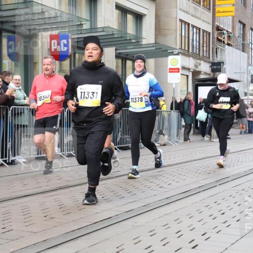 05.10.2025 - 20. swb-Marathon Bremen Strokosch-Dieckow http://msf.ph/oto/9279452 05.10.2025 11:15:50 Ziel 7109, 7110, 8476, 9640, 9679, 10220, 10339, 10340, 10355, 10564, 10635, 10831, 10846, 11029, 11247, 11331, 11375, 11378, 7109, 7110, 8476, 9640, 9679, 10220, 10339, 10340, 10355, 10564, 10635, 10831, 10846, 11029, 11247, 11331, 11375, 11378 meine-sportfotos.de