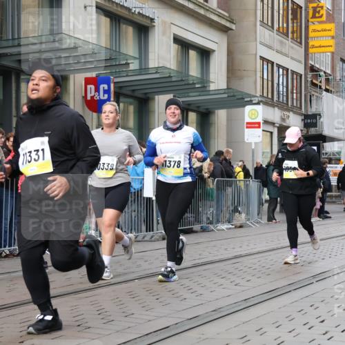05.10.2025 - 20. swb-Marathon Bremen Strokosch-Dieckow http://msf.ph/oto/9279465 05.10.2025 11:15:51 Ziel 7109, 7110, 8476, 9640, 9679, 10083, 10220, 10339, 10340, 10564, 10635, 10831, 10846, 11029, 11247, 11331, 11375, 11378, 7109, 7110, 8476, 9640, 9679, 10083, 10220, 10339, 10340, 10564, 10635, 10831, 10846, 11029, 11247, 11331, 11375, 11378 meine-sportfotos.de