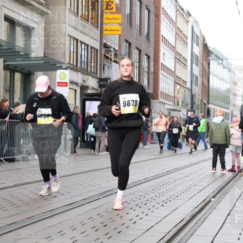 05.10.2025 - 20. swb-Marathon Bremen Strokosch-Dieckow http://msf.ph/oto/9279490 05.10.2025 11:15:52 Ziel 7109, 7110, 8476, 9640, 9679, 10023, 10083, 10220, 10339, 10340, 10379, 10450, 10564, 10635, 10831, 10846, 11029, 11247, 11331, 11375, 11378, 7109, 7110, 8476, 9640, 9679, 10023, 10083, 10220, 10339, 10340, 10379, 10450, 10564, 10635, 10831, 10846, 11029, 11247, 11331, 11375, 11378 meine-sportfotos.de