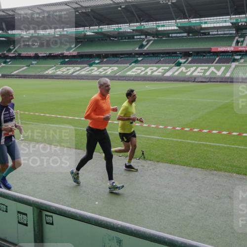 05.10.2025 - 20. swb-Marathon Bremen Michael Burmester http://msf.ph/oto/9279496 05.10.2025 13:01:09 Laufen im Stadion 52, 58, 72, 156, 335, 440, 488, 575, 1017, 1082, 1182, 1238, 1273, 1423, 1893, 1968, 1973, 1998, 2196, 2235, 2330, 2369, 2433, 2446, 2504, 2661, 2668, 2706, 2712, 2806, 2822, 2995, 3209, 3293, 3360, 3387, 3604, 3877, 3979, 4128, 4216, 4263, 4329, 4502, 4618, 4788, 5011, 5048, 5080, 5121, 5150, 5183, 5272, 5329, 5414, 5610, 5663, 5727, 5752, 5836, 5841, 5985, 6027, 6057, 6082, 6440, 6523, 47, 271, 283, 491, 498, 575, 694, 1116, 1606, 1806, 2518, 2745, 2915 meine-sportfotos.de