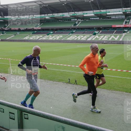 05.10.2025 - 20. swb-Marathon Bremen Michael Burmester http://msf.ph/oto/9279502 05.10.2025 13:01:09 Laufen im Stadion 52, 58, 72, 156, 335, 440, 488, 575, 1017, 1082, 1182, 1238, 1273, 1423, 1893, 1968, 1973, 1998, 2196, 2235, 2330, 2369, 2433, 2446, 2504, 2661, 2668, 2706, 2712, 2806, 2822, 2995, 3209, 3293, 3360, 3387, 3604, 3877, 3979, 4128, 4216, 4263, 4329, 4502, 4618, 4788, 5011, 5048, 5080, 5121, 5150, 5183, 5272, 5329, 5414, 5610, 5663, 5727, 5752, 5836, 5841, 5985, 6027, 6057, 6082, 6440, 6523, 47, 271, 283, 491, 498, 575, 694, 1116, 1606, 1806, 2518, 2745, 2915 meine-sportfotos.de