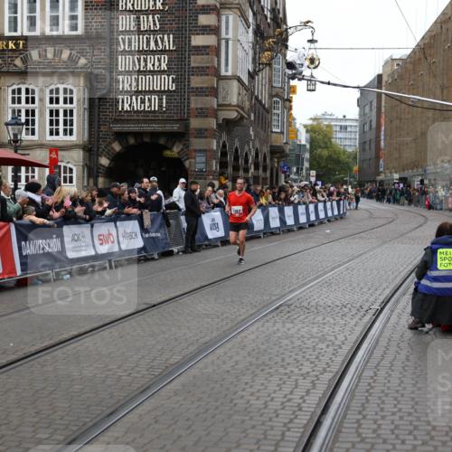 05.10.2025 - 20. swb-Marathon Bremen Yannick Fuchs http://msf.ph/oto/9279507 05.10.2025 12:42:48 Ziel 18, 1117 meine-sportfotos.de
