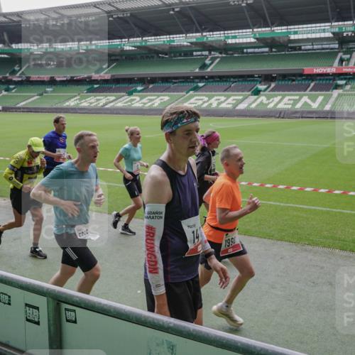 05.10.2025 - 20. swb-Marathon Bremen Michael Burmester http://msf.ph/oto/9279515 05.10.2025 13:01:11 Laufen im Stadion 52, 58, 72, 156, 335, 440, 488, 1017, 1082, 1182, 1238, 1273, 1423, 1893, 1968, 1973, 1998, 2102, 2196, 2235, 2330, 2369, 2433, 2446, 2661, 2668, 2706, 2712, 2806, 2822, 2918, 2995, 3209, 3360, 3387, 3604, 3662, 3663, 3877, 3979, 4128, 4216, 4263, 4329, 4502, 4618, 4788, 5011, 5048, 5080, 5121, 5150, 5183, 5272, 5329, 5414, 5610, 5663, 5727, 5752, 5836, 5841, 5985, 6027, 6057, 6082, 6440, 6523, 47, 283, 491, 498, 575, 694, 1017, 1116, 1606, 1806, 2518, 2745, 2915 meine-sportfotos.de
