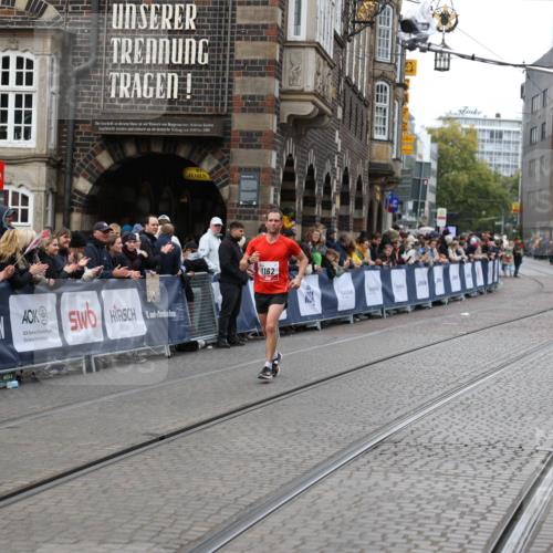 05.10.2025 - 20. swb-Marathon Bremen Yannick Fuchs http://msf.ph/oto/9279526 05.10.2025 12:42:49 Ziel 18 meine-sportfotos.de