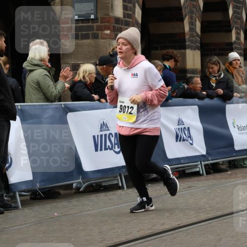05.10.2025 - 20. swb-Marathon Bremen Strokosch-Dieckow http://msf.ph/oto/9279535 05.10.2025 11:14:02 Ziel 9012, 9342, 9380, 9631, 10000, 10036, 10491, 10512, 10721, 11036, 11541, 11548 meine-sportfotos.de