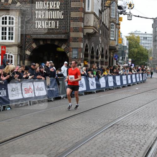 05.10.2025 - 20. swb-Marathon Bremen Yannick Fuchs http://msf.ph/oto/9279537 05.10.2025 12:42:49 Ziel 18 meine-sportfotos.de