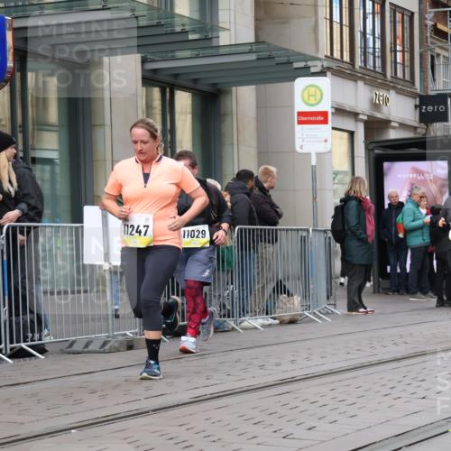 05.10.2025 - 20. swb-Marathon Bremen Strokosch-Dieckow http://msf.ph/oto/9279542 05.10.2025 11:15:56 Ziel 7109, 7110, 9640, 9679, 10023, 10083, 10220, 10339, 10340, 10379, 10450, 10564, 10635, 11029, 11247, 11331, 11358, 11378, 11404, 7109, 7110, 9640, 9679, 10023, 10083, 10220, 10339, 10340, 10379, 10450, 10564, 10635, 11029, 11247, 11331, 11358, 11378, 11404 meine-sportfotos.de
