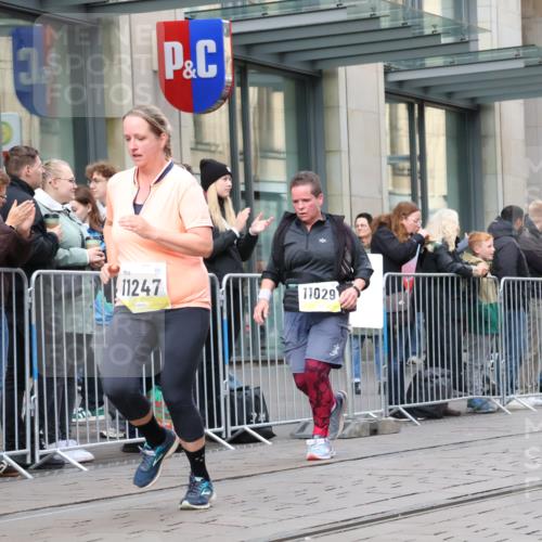 05.10.2025 - 20. swb-Marathon Bremen Strokosch-Dieckow http://msf.ph/oto/9279553 05.10.2025 11:15:57 Ziel 7109, 7110, 9640, 9679, 10023, 10083, 10220, 10339, 10340, 10379, 10450, 10564, 10635, 11029, 11247, 11331, 11358, 11378, 11404, 7109, 7110, 9640, 9679, 10023, 10083, 10220, 10339, 10340, 10379, 10450, 10564, 10635, 11029, 11247, 11331, 11358, 11378, 11404 meine-sportfotos.de