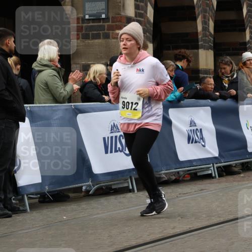 05.10.2025 - 20. swb-Marathon Bremen Strokosch-Dieckow http://msf.ph/oto/9279572 05.10.2025 11:14:02 Ziel 9012, 9342, 9380, 9631, 10000, 10036, 10491, 10512, 10721, 11036, 11541, 11548 meine-sportfotos.de