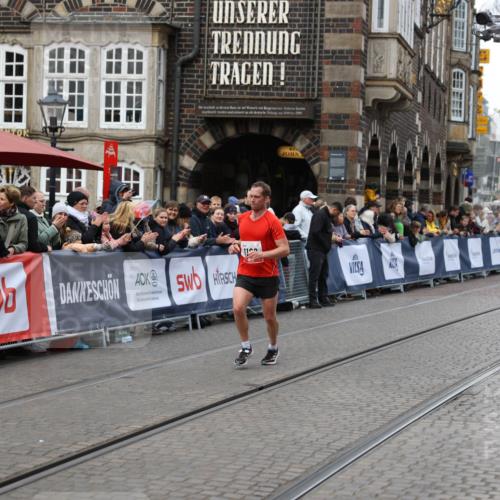 05.10.2025 - 20. swb-Marathon Bremen Yannick Fuchs http://msf.ph/oto/9279579 05.10.2025 12:42:49 Ziel 18 meine-sportfotos.de