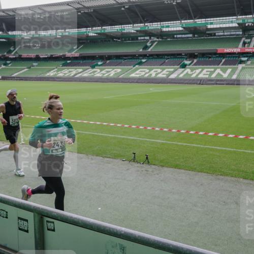 05.10.2025 - 20. swb-Marathon Bremen Michael Burmester http://msf.ph/oto/9279599 05.10.2025 13:01:20 Laufen im Stadion 58, 72, 152, 156, 335, 440, 488, 546, 672, 979, 1082, 1238, 1273, 1423, 1732, 1893, 1933, 1968, 1973, 1996, 1998, 2096, 2102, 2196, 2235, 2330, 2369, 2433, 2446, 2565, 2661, 2668, 2706, 2712, 2806, 2918, 2991, 2995, 3209, 3360, 3387, 3604, 3662, 3663, 3877, 3979, 4086, 4128, 4216, 4263, 4329, 4618, 4788, 4947, 4980, 5011, 5048, 5080, 5121, 5150, 5183, 5309, 5329, 5414, 5557, 5727, 5752, 5836, 5841, 5985, 6082, 52, 498, 575, 694, 1017, 1116, 2745 meine-sportfotos.de