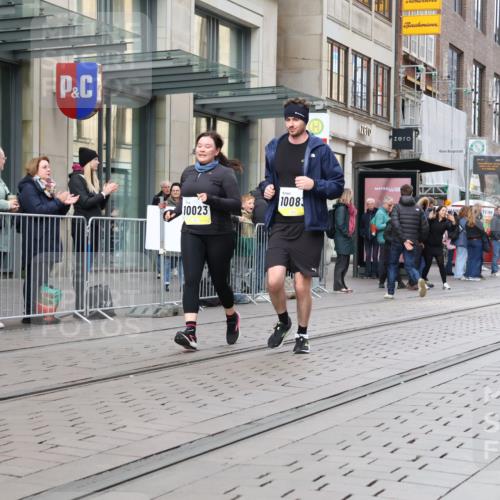05.10.2025 - 20. swb-Marathon Bremen Strokosch-Dieckow http://msf.ph/oto/9279605 05.10.2025 11:15:59 Ziel 7109, 7110, 9640, 9679, 10023, 10083, 10220, 10339, 10340, 10379, 10450, 10564, 10635, 11029, 11247, 11331, 11358, 11378, 11404, 7109, 7110, 9640, 9679, 10023, 10083, 10220, 10339, 10340, 10379, 10450, 10564, 10635, 11029, 11247, 11331, 11358, 11378, 11404 meine-sportfotos.de