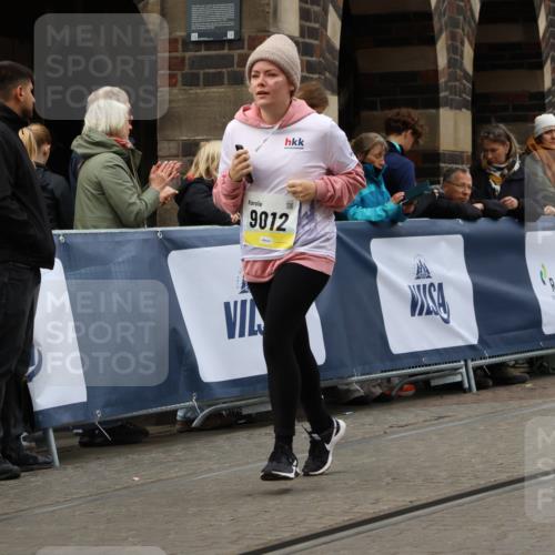 05.10.2025 - 20. swb-Marathon Bremen Strokosch-Dieckow http://msf.ph/oto/9279606 05.10.2025 11:14:02 Ziel 9012, 9342, 9380, 9631, 10000, 10036, 10491, 10512, 10721, 11036, 11541, 11548 meine-sportfotos.de
