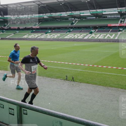 05.10.2025 - 20. swb-Marathon Bremen Michael Burmester http://msf.ph/oto/9279616 05.10.2025 13:01:23 Laufen im Stadion 58, 72, 152, 156, 335, 440, 488, 493, 546, 672, 979, 1082, 1238, 1273, 1423, 1732, 1893, 1933, 1968, 1973, 1996, 1998, 2096, 2102, 2196, 2235, 2330, 2369, 2433, 2446, 2565, 2661, 2668, 2706, 2712, 2806, 2918, 2991, 2995, 3208, 3209, 3360, 3387, 3604, 3662, 3663, 3673, 3877, 3979, 4086, 4128, 4216, 4263, 4329, 4618, 4788, 4947, 4980, 5011, 5048, 5080, 5121, 5150, 5183, 5309, 5329, 5414, 5557, 5580, 5727, 5731, 5752, 5841, 5985, 6082, 52, 498, 575, 1017, 1116, 2745 meine-sportfotos.de