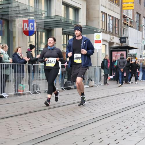 05.10.2025 - 20. swb-Marathon Bremen Strokosch-Dieckow http://msf.ph/oto/9279620 05.10.2025 11:16:00 Ziel 7109, 7110, 9640, 9679, 10023, 10083, 10220, 10339, 10340, 10379, 10450, 10564, 10635, 11029, 11247, 11331, 11358, 11378, 11404, 7109, 7110, 9640, 9679, 10023, 10083, 10220, 10339, 10340, 10379, 10450, 10564, 10635, 11029, 11247, 11331, 11358, 11378, 11404 meine-sportfotos.de