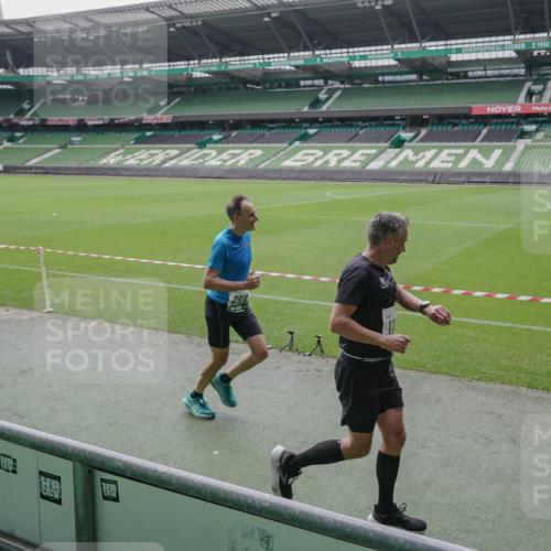 05.10.2025 - 20. swb-Marathon Bremen Michael Burmester http://msf.ph/oto/9279622 05.10.2025 13:01:24 Laufen im Stadion 58, 72, 152, 156, 335, 440, 488, 493, 546, 672, 979, 1082, 1238, 1273, 1361, 1423, 1732, 1759, 1893, 1933, 1968, 1973, 1996, 1998, 2096, 2102, 2196, 2235, 2330, 2369, 2433, 2446, 2565, 2661, 2668, 2706, 2712, 2806, 2918, 2991, 2995, 3208, 3209, 3360, 3387, 3604, 3662, 3663, 3673, 3877, 3979, 4086, 4128, 4216, 4263, 4329, 4618, 4788, 4882, 4947, 4980, 5011, 5048, 5080, 5121, 5150, 5183, 5309, 5329, 5414, 5557, 5580, 5727, 5731, 5752, 5985, 6082, 52, 498, 575, 1017, 1116 meine-sportfotos.de