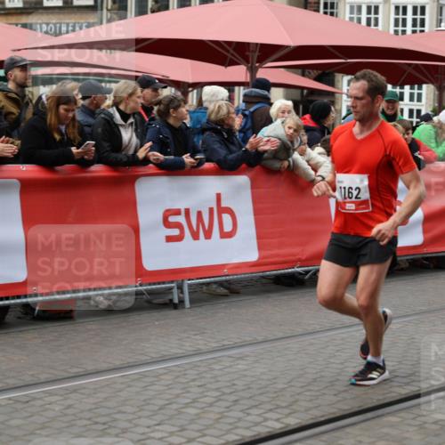 05.10.2025 - 20. swb-Marathon Bremen Yannick Fuchs http://msf.ph/oto/9279626 05.10.2025 12:42:51 Ziel 1162 meine-sportfotos.de