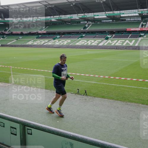 05.10.2025 - 20. swb-Marathon Bremen Michael Burmester http://msf.ph/oto/9279638 05.10.2025 13:01:26 Laufen im Stadion 58, 72, 152, 156, 335, 440, 488, 493, 546, 672, 979, 1082, 1238, 1273, 1361, 1423, 1732, 1759, 1893, 1933, 1973, 1996, 1998, 2096, 2102, 2196, 2235, 2330, 2369, 2433, 2446, 2555, 2565, 2661, 2668, 2706, 2712, 2796, 2806, 2918, 2991, 2995, 3208, 3209, 3360, 3387, 3604, 3662, 3663, 3673, 3877, 3979, 4086, 4128, 4216, 4263, 4329, 4364, 4618, 4882, 4947, 4980, 5011, 5048, 5080, 5121, 5150, 5183, 5309, 5329, 5414, 5557, 5580, 5727, 5731, 5752, 5985, 6082, 52, 498, 575, 1017, 1116 meine-sportfotos.de