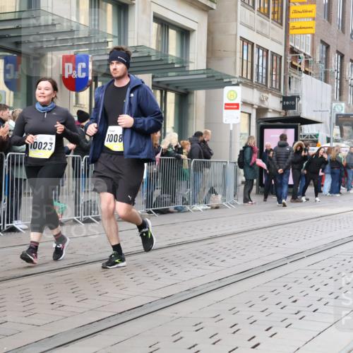 05.10.2025 - 20. swb-Marathon Bremen Strokosch-Dieckow http://msf.ph/oto/9279641 05.10.2025 11:16:00 Ziel 7109, 7110, 9640, 9679, 10023, 10083, 10220, 10339, 10340, 10379, 10450, 10564, 10635, 11029, 11247, 11331, 11358, 11378, 11404, 7109, 7110, 9640, 9679, 10023, 10083, 10220, 10339, 10340, 10379, 10450, 10564, 10635, 11029, 11247, 11331, 11358, 11378, 11404 meine-sportfotos.de