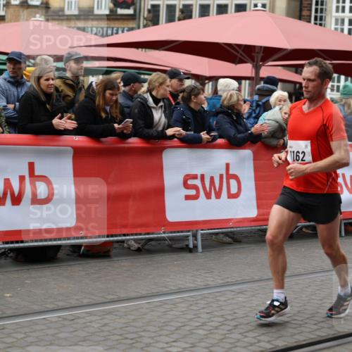 05.10.2025 - 20. swb-Marathon Bremen Yannick Fuchs http://msf.ph/oto/9279643 05.10.2025 12:42:51 Ziel 1162 meine-sportfotos.de