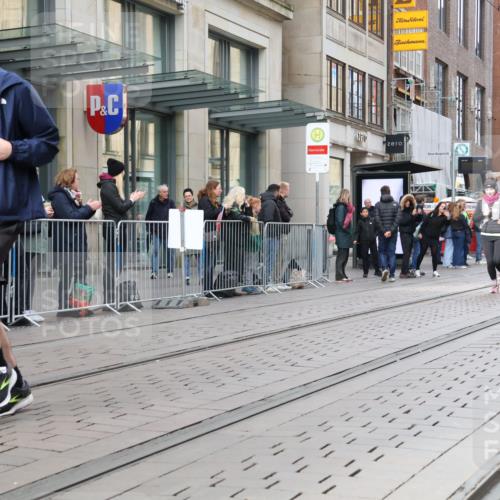 05.10.2025 - 20. swb-Marathon Bremen Strokosch-Dieckow http://msf.ph/oto/9279654 05.10.2025 11:16:01 Ziel 7110, 9640, 9679, 10023, 10083, 10339, 10340, 10379, 10450, 10564, 10635, 11029, 11247, 11358, 11378, 11404, 7110, 9640, 9679, 10023, 10083, 10339, 10340, 10379, 10450, 10564, 10635, 11029, 11247, 11358, 11378, 11404 meine-sportfotos.de