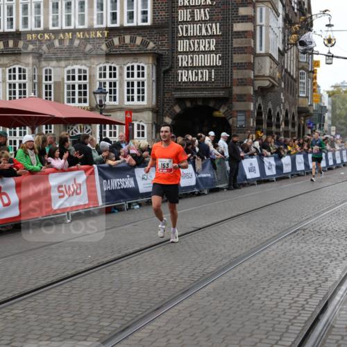 05.10.2025 - 20. swb-Marathon Bremen Yannick Fuchs http://msf.ph/oto/9279655 05.10.2025 12:43:24 Ziel 153, 1068, 1459 meine-sportfotos.de