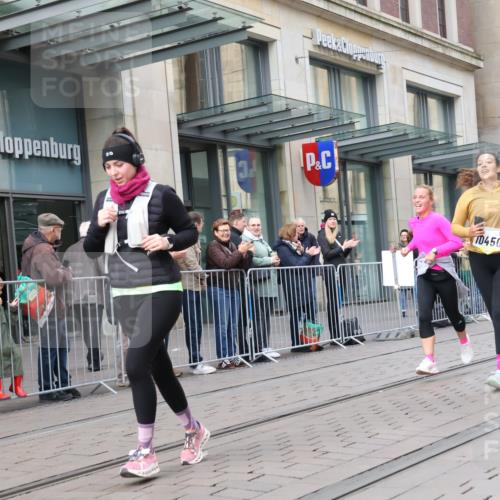 05.10.2025 - 20. swb-Marathon Bremen Strokosch-Dieckow http://msf.ph/oto/9279667 05.10.2025 11:16:06 Ziel 7110, 9301, 9563, 10023, 10083, 10339, 10340, 10379, 10450, 11020, 11029, 11182, 11247, 11358, 11378, 11404, 11438, 7110, 9301, 9563, 10023, 10083, 10339, 10340, 10379, 10450, 11020, 11029, 11182, 11247, 11358, 11378, 11404, 11438 meine-sportfotos.de