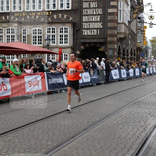 05.10.2025 - 20. swb-Marathon Bremen Yannick Fuchs http://msf.ph/oto/9279670 05.10.2025 12:43:24 Ziel 153, 1068, 1459 meine-sportfotos.de