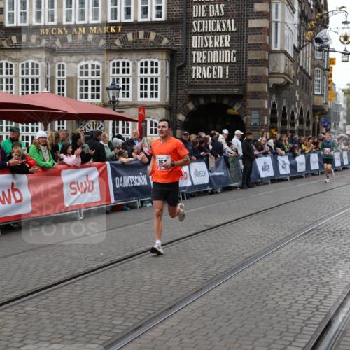 05.10.2025 - 20. swb-Marathon Bremen Yannick Fuchs http://msf.ph/oto/9279676 05.10.2025 12:43:24 Ziel 153, 1068, 1459 meine-sportfotos.de