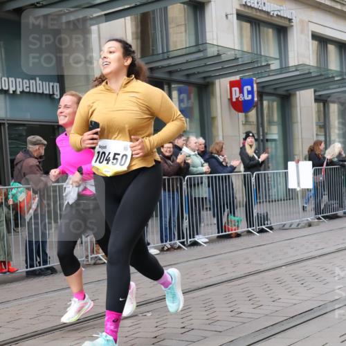 05.10.2025 - 20. swb-Marathon Bremen Strokosch-Dieckow http://msf.ph/oto/9279696 05.10.2025 11:16:07 Ziel 7110, 9301, 9563, 9753, 10023, 10083, 10339, 10379, 10450, 11020, 11029, 11182, 11247, 11358, 11404, 11438, 7110, 9301, 9563, 9753, 10023, 10083, 10339, 10379, 10450, 11020, 11029, 11182, 11247, 11358, 11404, 11438 meine-sportfotos.de