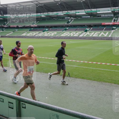 05.10.2025 - 20. swb-Marathon Bremen Michael Burmester http://msf.ph/oto/9279701 05.10.2025 13:01:35 Laufen im Stadion 58, 152, 156, 335, 428, 440, 488, 493, 546, 672, 979, 1082, 1238, 1273, 1361, 1732, 1759, 1893, 1933, 1973, 1996, 1998, 2096, 2102, 2196, 2235, 2245, 2330, 2369, 2433, 2555, 2565, 2661, 2706, 2712, 2796, 2918, 2991, 2995, 3053, 3208, 3209, 3360, 3387, 3662, 3663, 3673, 3877, 4086, 4128, 4263, 4329, 4364, 4409, 4618, 4882, 4947, 4980, 5011, 5048, 5080, 5121, 5150, 5309, 5414, 5557, 5570, 5580, 5727, 5731, 5752, 5934, 5985, 6082, 52 meine-sportfotos.de