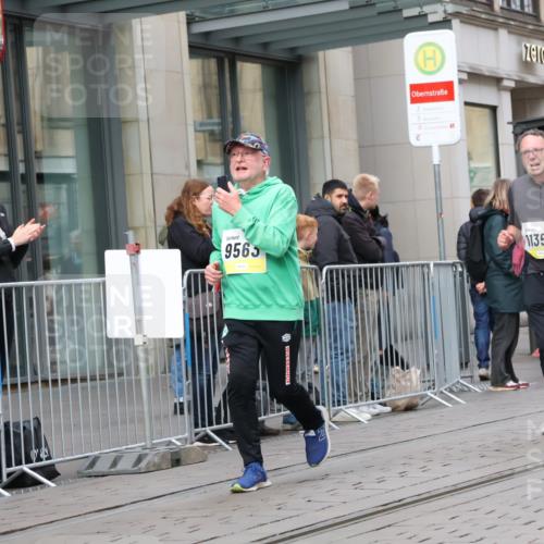 05.10.2025 - 20. swb-Marathon Bremen Strokosch-Dieckow http://msf.ph/oto/9279709 05.10.2025 11:16:09 Ziel 7110, 9301, 9563, 9753, 10023, 10083, 10379, 10450, 11020, 11029, 11182, 11247, 11358, 11404, 11438, 7110, 9301, 9563, 9753, 10023, 10083, 10379, 10450, 11020, 11029, 11182, 11247, 11358, 11404, 11438 meine-sportfotos.de