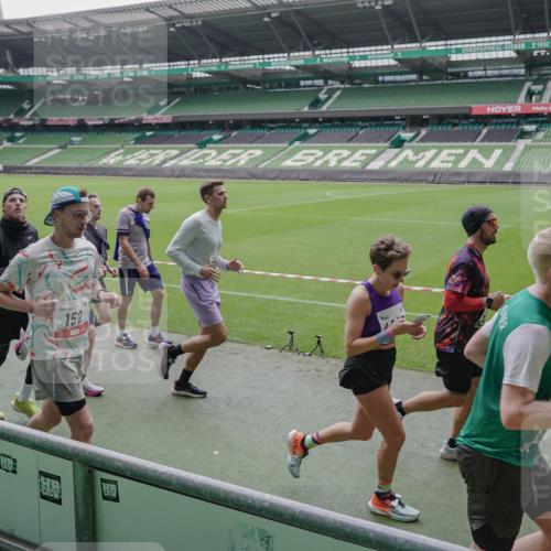 05.10.2025 - 20. swb-Marathon Bremen Michael Burmester http://msf.ph/oto/9279714 05.10.2025 13:01:36 Laufen im Stadion 58, 152, 156, 335, 428, 440, 488, 493, 546, 672, 979, 1082, 1238, 1273, 1361, 1732, 1759, 1893, 1933, 1973, 1996, 1998, 2096, 2102, 2196, 2235, 2245, 2330, 2369, 2433, 2555, 2565, 2661, 2706, 2712, 2796, 2918, 2991, 2995, 3053, 3208, 3209, 3360, 3387, 3662, 3663, 3673, 3877, 4086, 4128, 4263, 4329, 4364, 4409, 4618, 4882, 4947, 4980, 5048, 5080, 5121, 5150, 5309, 5414, 5557, 5570, 5580, 5727, 5731, 5752, 5934, 5985, 6082, 52 meine-sportfotos.de