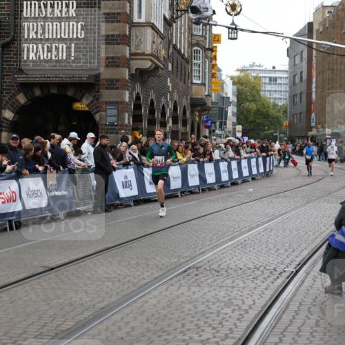 05.10.2025 - 20. swb-Marathon Bremen Yannick Fuchs http://msf.ph/oto/9279716 05.10.2025 12:43:26 Ziel 153, 1459 meine-sportfotos.de