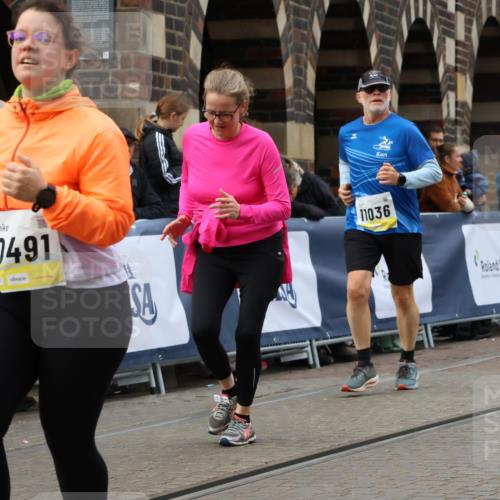 05.10.2025 - 20. swb-Marathon Bremen Strokosch-Dieckow http://msf.ph/oto/9279721 05.10.2025 11:14:07 Ziel 9380, 10491, 11036 meine-sportfotos.de
