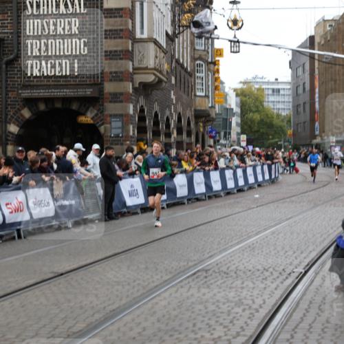 05.10.2025 - 20. swb-Marathon Bremen Yannick Fuchs http://msf.ph/oto/9279732 05.10.2025 12:43:26 Ziel 153, 1459 meine-sportfotos.de